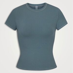 Skims- T-shirt